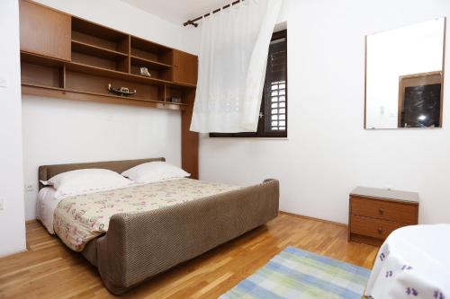 Apartments by the sea Stanici Omis - 10350 - image 10