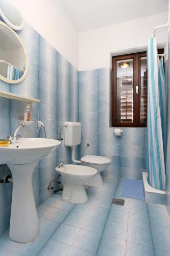 Apartments by the sea Stanici Omis - 10350 - image 6