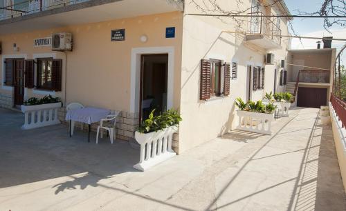 Apartments with a parking space Bibinje, Zadar - 11074 - Location saisonnière - Bibinje