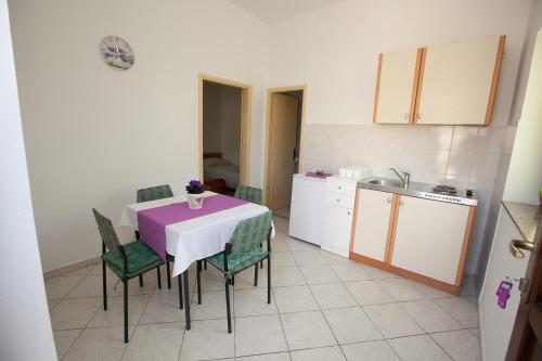 Apartments with a parking space Bibinje Zadar - 11074 - image 6