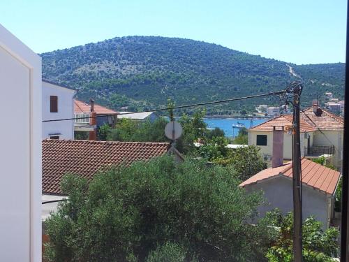 Apartments with a parking space Vinisce Trogir - 11075 - main image
