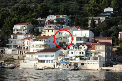 Apartments by the sea Brist, Makarska - 11078