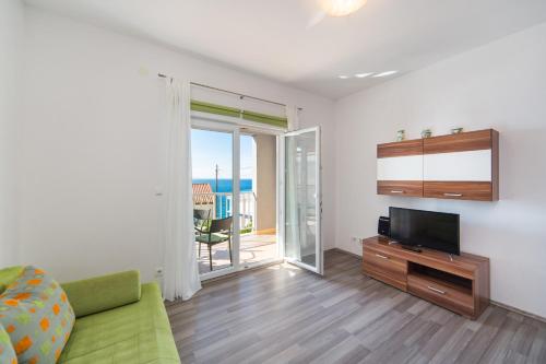 Apartments by the sea Brist, Makarska - 11078 in 巴斯