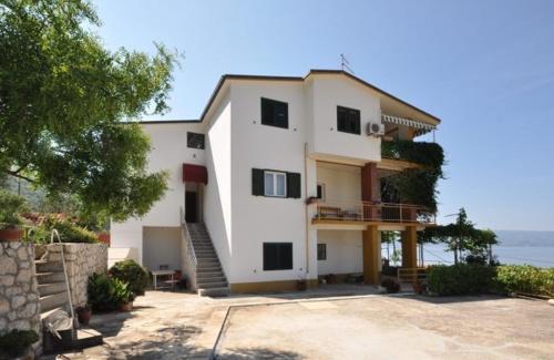  Apartments with a parking space Omis - 11066, Pension in Zakučac