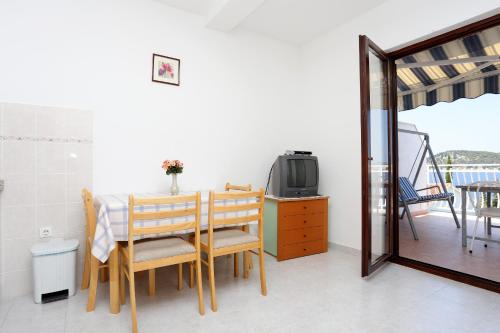 One-Bedroom Apartment with Terrace and Sea View image 7