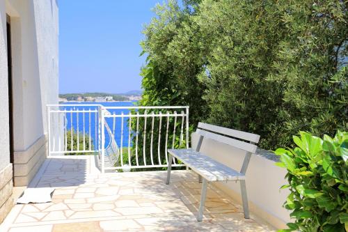 One-Bedroom Apartment with Terrace and Sea View image 3