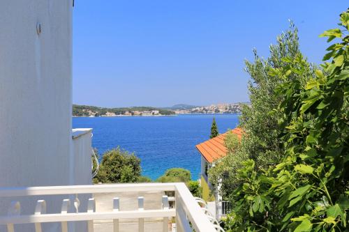 One-Bedroom Apartment with Terrace and Sea View image 2