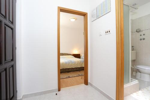 One-Bedroom Apartment with Terrace and Sea View image 1