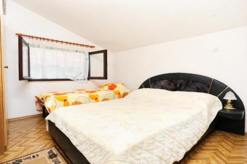 Three-Bedroom Apartment with Terrace and Sea View image 9