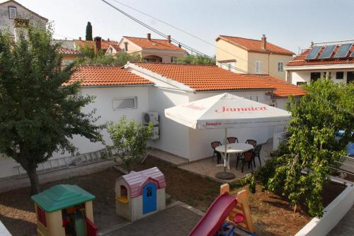 Family friendly seaside apartments Preko, Ugljan - 8232 - Location saisonnière - Poljana