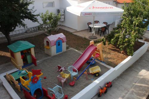 Family friendly seaside apartments Preko Ugljan - 8232 - image 4