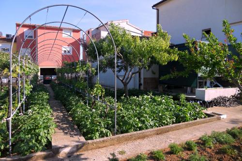 Apartments with a parking space Vodice - 11291 - image 7