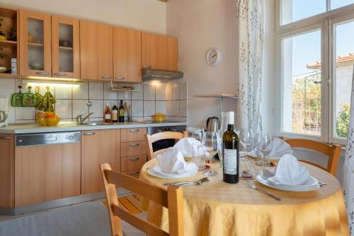 Konyha, Apartments by the sea Jelsa, Hvar - 11319 in Jelza