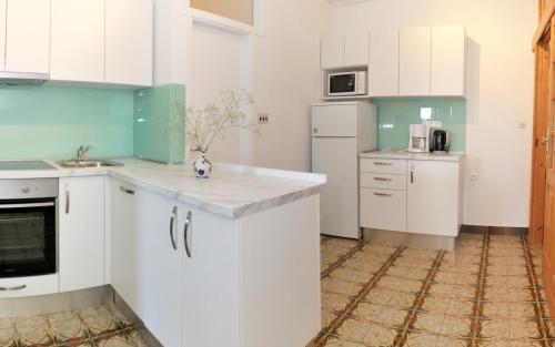 Three-Bedroom Apartment with Terrace and Sea View image 10