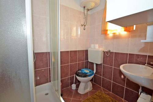 Three-Bedroom Apartment with Terrace and Sea View image 10