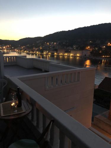 Apartments with WiFi Pucisca Brac - 11416 - image 9
