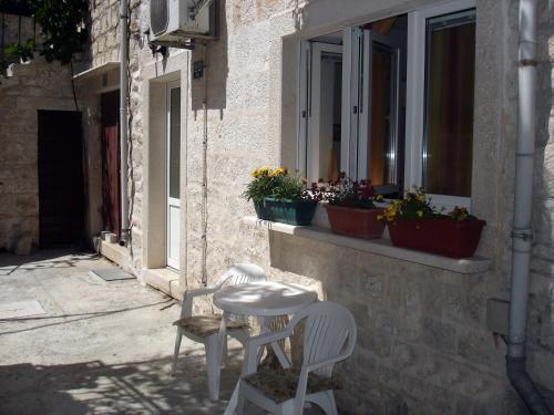  Apartments by the sea Pucisca, Brac - 11263 in Pučišća