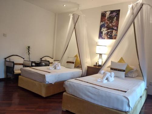 Guestroom, Emerald Sea Resort in Ngwesaung Beach