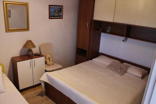 Apartments by the sea Pisak Omis - 10410 - image 3