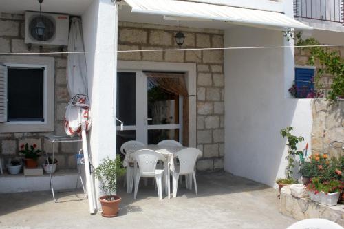Apartments by the sea Pisak Omis - 10410 - image 12