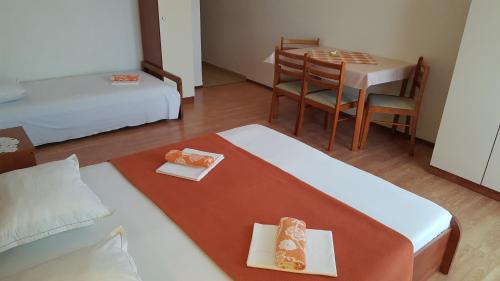Apartment Gradac 11332d - image 13