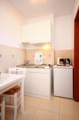 Apartments with parking space Orebic, Peljesac - 10423, Orebić (Foto 2)