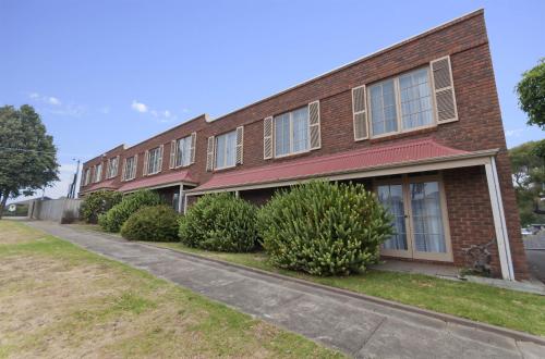 William Dutton Motel - 출입구