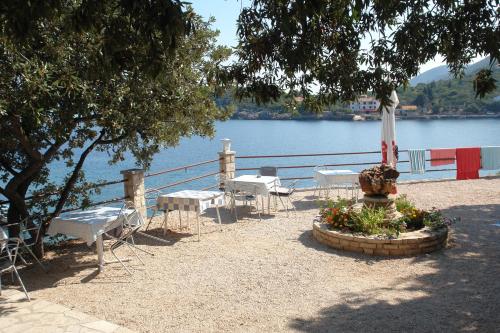 Apartments by the sea Cove Pokrivenik, Hvar - 10427