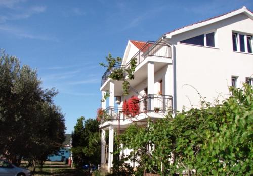 Apartment Sukosan 10418b - image 12