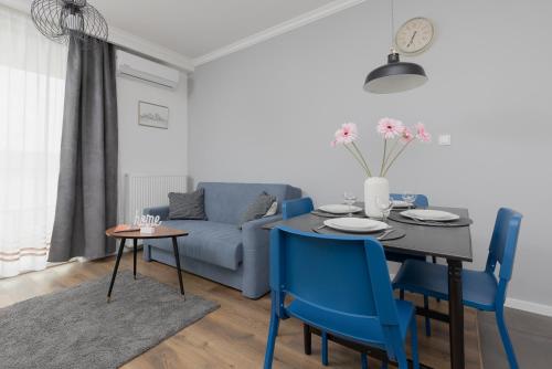 Warsaw Ursynów Apartment with Balcony by Noclegi Renters, Warsaw
