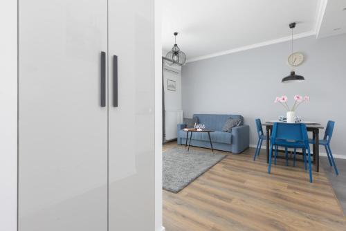 Warsaw Ursynów Apartment with Balcony by Noclegi Renters - image 5