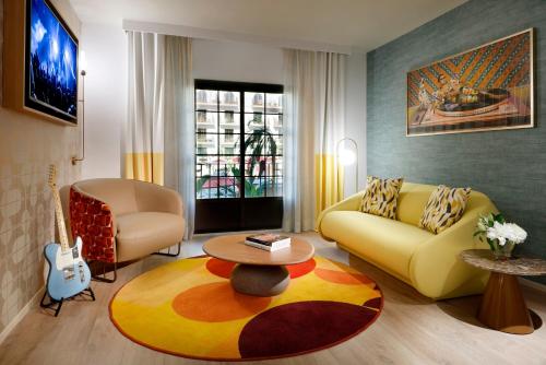 room detail thumbnail 1