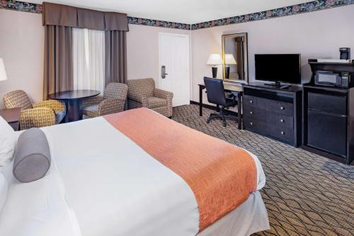 Howard Johnson by Wyndham Lenox Howard Johnson by Wyndham Lenox