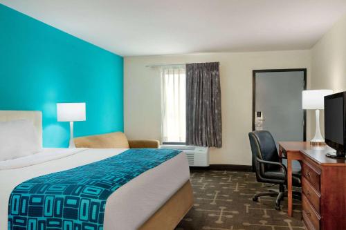 Howard Johnson by Wyndham Chattanooga Lookout Mountain - image 9