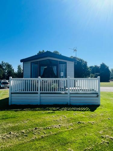 The Poplars Lodge with Hot Tub