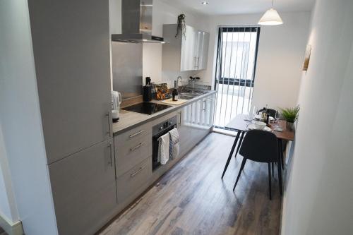 Modern 1-Bed Apartment - City Centre - FREE Wi-Fi - New -