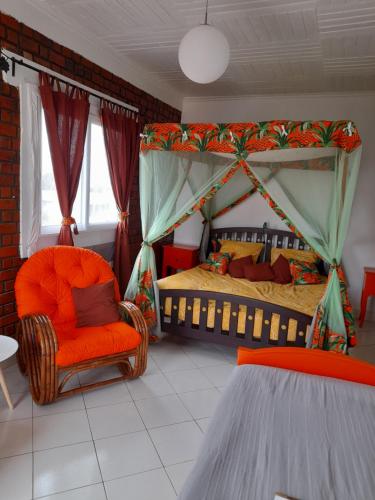 1 queen bed, 1 twin bed