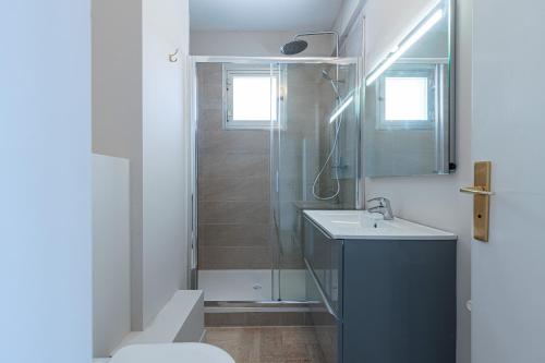 Amazing Sea View 2Bdr Swimming Pool Parking - Tap to explore photos