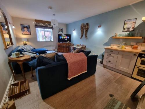 1 Bed Prestwich Duplex Free Parking, Manchester (photo 8)
