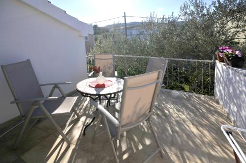 Apartments by the sea Arbanija Ciovo - 11592 - image 3