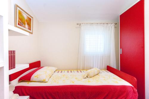 Three-Bedroom Apartment with Balcony image 6
