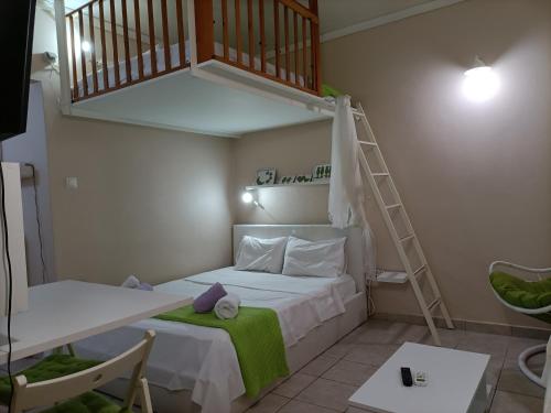 The Urban Escape, Atene
