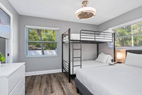 Heated Pool House Only 5 Minutes to Gulf Beaches! in Seminole, USA