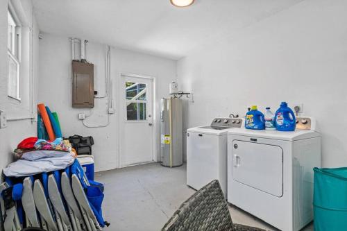 Heated Pool House Only 5 Minutes to Gulf Beaches! in Seminole, USA