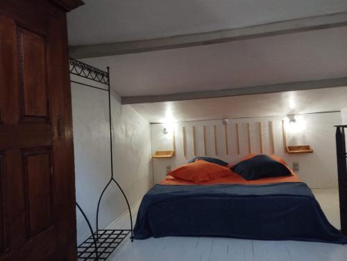 Chambre d’hôtes l’Orange Bleue (Chambre d’hotes l’Orange Bleue) in Rustrel