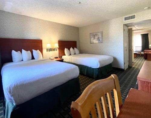 Double Suite with Two Double Beds- Non-Smoking