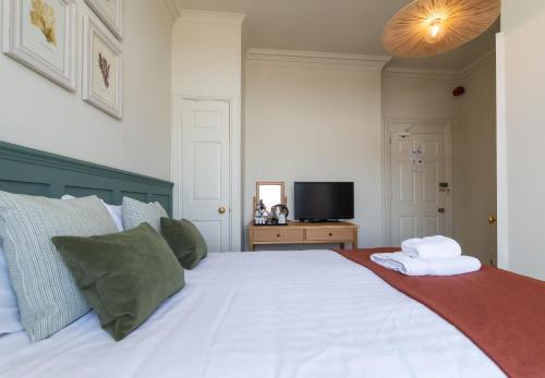 Cliftonville Hotel - Tap to explore photos