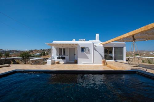 Little Villa amid Super Paradise-JackieO' Mykonos