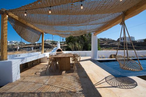 Little Villa amid Super Paradise-JackieO' Mykonos