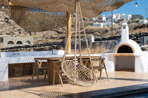 Little Villa amid Super Paradise-JackieO' Mykonos